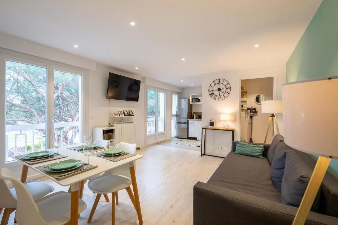 Appartement Meublé 2 étoiles, WIFI, à 2 pas des plages Fréjus